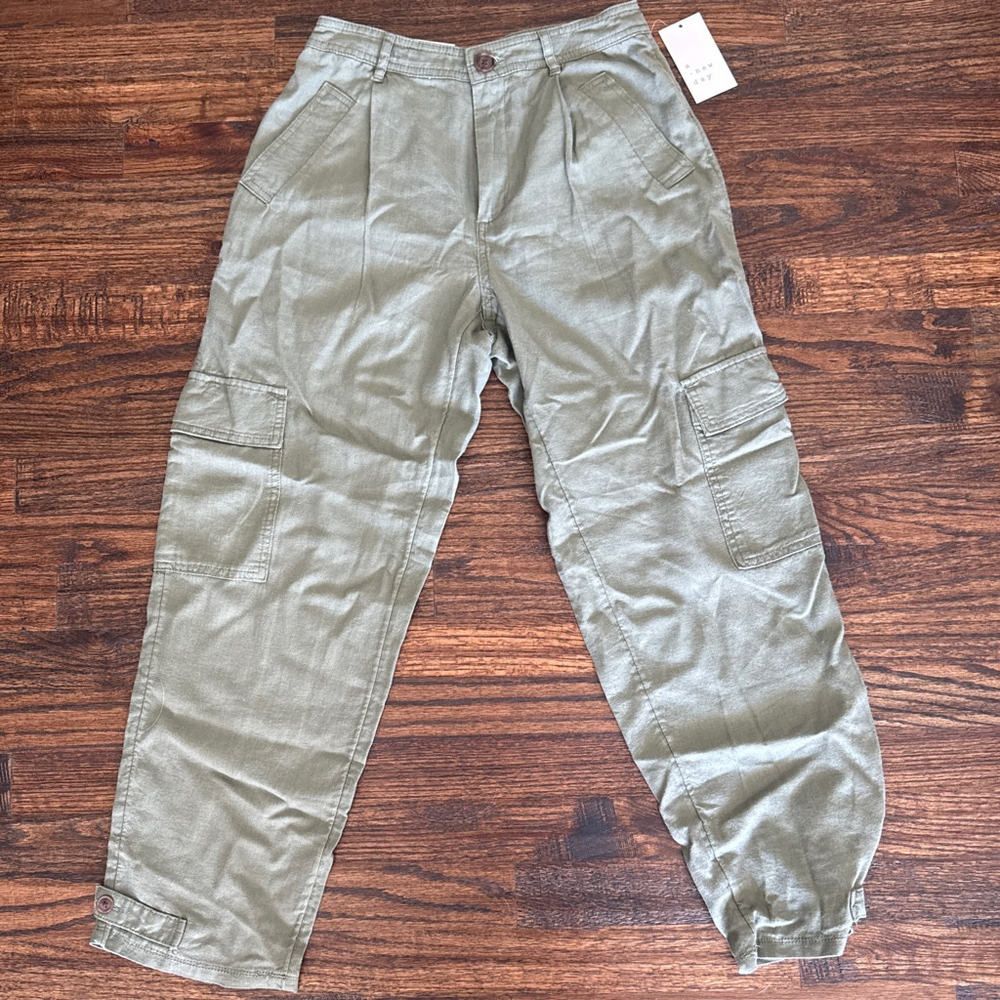 Women's A New Day Cargo Pants Green Size 4R